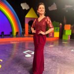Elina Samantray Instagram - It's difficult for me to not smile in my pictures!! I rarely win in this battle..💃 Wearing @zubysdesignerhouse @ali.zubina