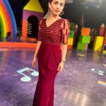Elina Samantray Instagram - It's difficult for me to not smile in my pictures!! I rarely win in this battle..💃 Wearing @zubysdesignerhouse @ali.zubina