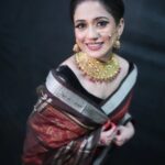 Elina Samantray Instagram - DURGA PUJA🌸🙏💗 "Embracing the timeless elegance of Durga Puja in my Tera Cotta Sambalpuri silk Saree from BigRayn 🌸✨. Visit BigRayn.com or call +916372255010. #rayelinasamantaray #elinasamantaray #bigraynofficials #sambalpurihandloom #sambalpuri #odishahandlooms #mybhubaneswar #bhubaneswar #bigraynofficials #odishahandloom #odishaikat #bigraynofficials #sareesusa #sareedubai #sareessingapore #sareesofinstagram #sareestyling #weddingsarees #partywear #odishaweaves #splendoursofodishaweaves #durgapuja #durgapujo wearing @bigraynofficials Makeup & Hair @makeupbyshagy Jewellery @mahendrabaral_official PC: @_abinashbiswal @partha_das07