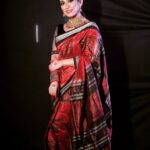 Elina Samantray Instagram - Durga Ashtami ra Anek Anek Subhakamana!🙏🌸 Wearing @bigraynofficials "Embracing the timeless elegance of Durga Puja in my Tera Cotta Sambalpuri silk Saree from BigRayn 🌸✨. Visit BigRayn.com or call +916372255010. #rayelinasamantaray #elinasamantaray #bigraynofficials #sambalpurihandloom #sambalpuri #odishahandlooms #mybhubaneswar #bhubaneswar #bigraynofficials #odishahandloom #odishaikat #bigraynofficials #sareesusa #sareedubai #sareessingapore #sareesofinstagram #sareestyling #weddingsarees #partywear #odishaweaves #splendoursofodishaweaves #durgapuja #durgapujo Makeup & Hair @makeupbyshagy Jewellery @mahendrabaral_official PC: @_abinashbiswal @partha_das07