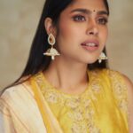 Faria Abdullah Instagram - Manifesting a Bhansali production immediately! Boom✨ Okthanksbye . . . . . Outfit - @shravankummar Styled by - @am_i_bala Photography - @ishan.n.giri Jewelry - @shravankummar Make up - @makeupartist_arti Hair - @hairbyrajabali