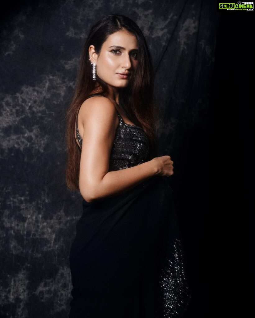 Fatima Sana Shaikh Instagram - 🖤🖤🖤 Styled by @akshitas11 Assisted by @keyurisangoi Outfit @seemagujraldesign @quirkbrandconsulting Earrings @anaqajewels Rings @houseofshikha Hair @paloshell Make up @poonamsrv Shot by @kapilcharaniya