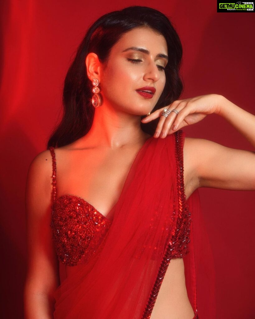 Fatima Sana Shaikh Instagram - Mohe rang do Laal. Wearing @manishmalhotraworld Hmu @myrra_makeup_art Jewellery @ut_jewellery_by_harveen @vasundharajewelry @asend.rohank Shot by @kapilcharaniya