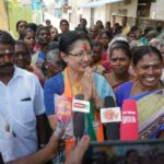 Gautami Instagram - இன்று காலை இராமநாதபுரம் சட்டமன்றத் தொகுதி வழுதூர், தெற்கு காட்டூர், வாலாந்தரவை, சாத்தான்குளம் பகுதியில் பாஜக வெற்றி வேட்பாளர் திரு Kuppuramu Duraipandi அவர்களை ஆதரித்து பரப்புரை செய்தேன். பரப்புரையில் பெருமளவில் பெண்களும் இளம் வாக்களர்களும் கலந்து கொண்டு, திரு குப்புராமு அவர்களுக்கு தங்கள் ஆதரவினை தெரிவித்தனர். #Ramanathapuram #TNElections2021 @narendramodi @amitshahofficial @jpnaddaofficial @gkishanreddyofficial @general_vksingh @ctravi @ponguletisudhakarreddy @santhoshblofficial @murugan_tnbjp @bjp4india @bjp4tamilnadu