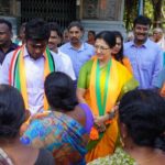 Gautami Instagram - இன்று அரவக்குறிச்சி சட்டமன்றத் தொகுதியில் திரு கே அண்ணாமலை ஐபிஎஸ் அவர்களை ஆதரித்து தாமரை சின்னத்தில் வாக்களிக்கும்படி பரப்புரை செய்தேன். கட்சி வேறுபாடுகளைக் கடந்து திரு அண்ணாமலை அவர்களுக்கு மக்கள் மத்தியில், குறிப்பாக இளைஞர்கள் மத்தியில் ஆதரவும் நம்பிக்கையும் அமோகமாக உள்ளது. #aravakurichi4annamalai #kannamalaiips #வாக்களிப்போம்_தாமரைக்கே #BJP #AIADMKFOR2021 #TNElection2021 @bjp4india @bjp4tamilnadu @narendramodi @amitshahofficial @jpnaddaofficial @gkishanreddyofficial @blsanthoshofficial @ctravi @general_vksingh @ponguletisudhakarreddy @murugan_tnbjp