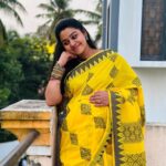 Gayathri Yuvraaj Instagram - Nothing you wear is more important than your smile 😊 Sri Hanuman tex Online shopping Wedding sarees & Fancy sarees Address: KVP Complex Elampillai -637502 WhatsApp: 8825887885 , 6383571900