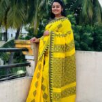 Gayathri Yuvraaj Instagram - Nothing you wear is more important than your smile 😊 Sri Hanuman tex Online shopping Wedding sarees & Fancy sarees Address: KVP Complex Elampillai -637502 WhatsApp: 8825887885 , 6383571900
