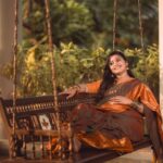 Gayathri Yuvraaj Instagram - ஆலம் விழுதாக ஆசைகள் ஊஞ்சல் ஆடுது அலையும் அழ போல அழகெல்லாம் கோலம் போடுது…🤰 Makeover @saranyamakeoverartistry Camera 📷 @karthikha_photography @styl_by_prathi @kavinilavan_filmmaker