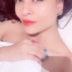 Gehana Vasisth Instagram - Sala ye dil , bada dard deta hai .. Andar se Tod deta hai aur upar se hansna padta hai … . . . #aliabhatt #ranveersingh #karanjohar @gehana_vasisth #gehanavasisth #dil #pyar #pain #reel #hashtags #trending #viratkohli #viralreels