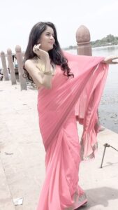 Gehana Vasisth Instagram - Yamuna nadi k kinare , bangali ghat me ..
.
.
.
#yamunaghat #mathura #uttarpradesh #gehanavasisth #sari #shooting #film #camera #happy #songs #video #instagram #instagood #reelsinstagram #reelsvideo #reels