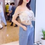 Gehana Vasisth Instagram - Whenever I go mall these days … #hahahahaha . . . . #reelsvideo #reelsinstagram #reelsinstagram #trendingreels #gehanavasisth