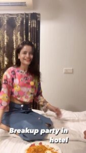 Gehana Vasisth Instagram - Celebrated breakup party last night with friends Simran sanjay som Tarun and snehal ..
.
.
.
#reels #reelsinstagram #instagram #trending #viral #explore #love #instagood #explorepage #tiktok #reelitfeelit #india #follow #photography #fyp #reel #instadaily #followforfollowback #reelsvideo #likeforlikes #like #fashion #memes #foryou #reelkarofeelkaro #music #o #insta #instagramreels #gehanavasisth