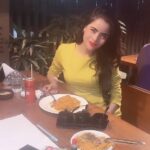 Gehana Vasisth Instagram - Just a dinner date with friends Mumbai - मुंबई