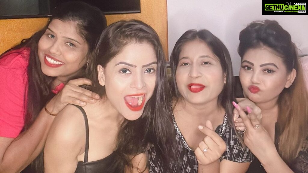 Gehana Vasisth Instagram - Last night had solid fun … . . . . #trending #viral #instagram #love #explorepage #explore #instagood #fashion #follow #tiktok #like #likeforlikes #followforfollowback #photography #india #trend #instadaily #memes #music #style #trendingnow #reels #foryou #likes #photooftheday #model #beautiful #bollywood #bhfyp #gehanavasisth