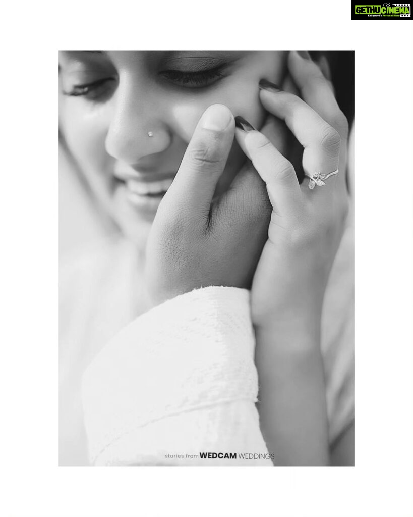 Haritha G Nair Instagram - Hands of Love ❤ For Bookings / Enquiry Ring us on 📞 7907803380 @wedcam_wedding @_viishnu_santhosh . . . . . . . @keralawedding_styles @kerala_bridesmaid @bridesof_india @keralaweddingz @kerala_wedding_vibes @wedding_trendzz @weddingkerala bridesofkerala #weddingkerala #weddingsbywedcam #weddingphotography #keralamuslimwedding #keralaweddingphotography #weddingphotographer #kera#portrait #portraitphotography #fashionphotography