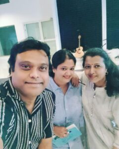 Harris Jayaraj Instagram - During the recording session of “Neracha Mudi”. Thanks to #thamarailyrics for the pic.