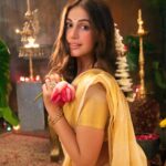 Heena Achhra Instagram - Ram Siya Ram all day , everyday 🌸🙏 Happy happy Diwali 💥 . . . . . . . . . . . . . . . . . . . . . . . . . . . . . . . . . . . . . . . . . . . . . . . #diwali #ramaaenge #ramsiyaram #happiness #calm #family #instalove #southindian