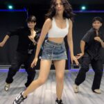 Heena Achhra Instagram - How can we stop grooving coz @yoyohoneysingh has a new banger #kalaastar @zeemusiccompany . . . . Studio @ps_dancestudio thanks to these cuties dancing with me @kevalmoves @_imchamp_ . . . . . . . . . . . . . . . . . . . . . . . . . . . . . .. . . . . . . . . . . . . . . . . . . . . . . . . . . . . . . . . . . . . . . . . . . . . . . . . . . . . . . . . . . . . . . . . . . . . . . . . . . . . . . .. . . . . . . . . . . . . . . . . . . . . . . . . . . . . . . . . . . . . . . . . #heerachhra #yoyohoneysingh #hiphop #yoyo #yyhsofficial #bollywood #dancereels #danceindia #dancechallenge #dancevideo #danceviral #dancelover #dancegirl #trendingreels #viral #bollywooddance #kpopdance #zeemusicoriginals