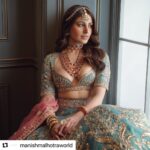 Heena Achhra Instagram - @manishmalhotraworld with @use.repost ・・・ #MMblouse - betwixt the concept and context of timeless modernity The plunging inverted spade-shaped neckline outlines the regalia of heirloom jewels while the rich heritage zardosi, Mukaish, hold crystal stones and golden embroidered hem exalts the elegance of a #ManishMalhotraBride #Khaab Bridal Couture 2022 @manishmalhotra05 Jewellery: Manish Malhotra Jewellery by Raniwala 1881 @manishmalhotrajewellery Photographer: @tarun_khiwal Styled by: @harshad.fshn Mua: @deepa.verma.makeup Hair: @cristianocpereira Production: @ikp.insta #ManishMalhotra #ManishMalhotraWorld #manishmalhotrajewellerybyraniwala1881 #ManishMalhotraVows #ManishMalhotraLabel #ManishMalhotraProductions #ManishMalhotraJewellery #ManishMalhotraVows #bride #bridal #bridaldress