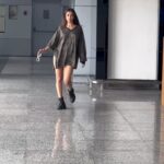 Heena Panchal Instagram - Magical walk …. #heenampanchal #stylish #hairflip #burrberrysunglasses #walk #showstopper #airportlook