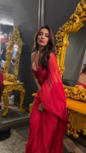 Heena Panchal Instagram - Tere kasam mein Bilkul seedhi saadhi  thi mein tune ladki kharab Kar de ❤️❤️❤️

#gonegirl #heenampanchal #character #red #sareelook #trending