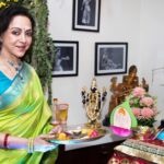 Hema Malini Instagram - Bid final adieu to Bappa with His arti. Was joined by my Natyavihar Kalakendra troupe members who sang and chanted the original and typical local numbers on Lord Ganesha, something that is part of our household celebration each year. May Bappa protect each life on Earth and may He bless all with peace and great good fortune. Ganpati Bappa Morya!! #ganeshfestival #ganpatibappamorya #festiveseason