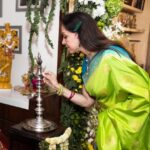 Hema Malini Instagram - Bid final adieu to Bappa with His arti. Was joined by my Natyavihar Kalakendra troupe members who sang and chanted the original and typical local numbers on Lord Ganesha, something that is part of our household celebration each year. May Bappa protect each life on Earth and may He bless all with peace and great good fortune. Ganpati Bappa Morya!! #ganeshfestival #ganpatibappamorya #festiveseason