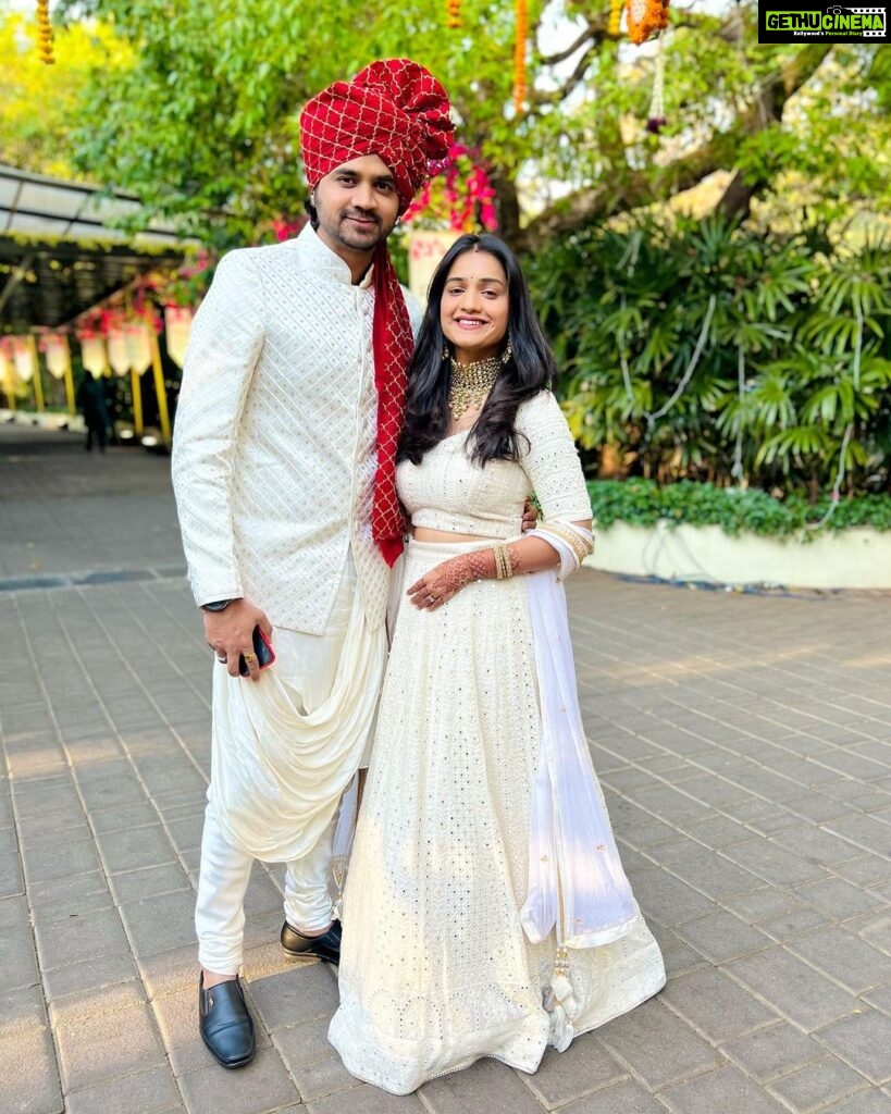 Hruta Durgule Instagram - Summing up the festivities with a twinning couture ❤️ 🎉 #wedding #destinationwedding #white #ivory #love #team #traditional #fun Le Méridien Mahabaleshwar Resort & Spa