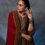 Huma Qureshi Instagram - There is no smoke with out a patakkha being around 🪔💥😜🌟🥰 #diwali #festive #indian Outfit by @ritukumarhq @quirkbrandconsulting Cuffs by @silverstreakstore Earrings by @ppjewellers_official Clutch by @houseofsimitri Make up by @ajayvrao721 Hair by @nargis9052 Photo by @ayushguptaphoto styled by @dhruvadityadave Style team @deatickoo Nails @itssoezi
