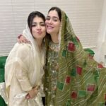 Humaima Malick Instagram – بہت یاد آتی ہیں، بہنیں جب پرائ ہو جاتی ہیں  میرے دل کی یہی دعا ہے جن لمحوں میں تو مسکراتی ہے وہ لمحے کبھی ختم نہ ہوں @duamalik we live  this song and love this too ❤️ #candidisbest