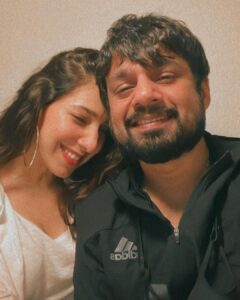 Hussain Dalal Instagram - Meri zindagi ko zinda karne ke liye shukriya Zeebie jaan. Happy birthday, I love you. 
@zeebamiraie @bibizeebamiraie