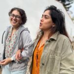 Ira Khan Instagram - Mishtuuu 🥰 We’re back in Europe! I think we look the same. Just without the towels. Candid or not? Take a guess. Cascais, Portugal