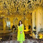 Isha Rikhi Instagram - Glamming my way to your 💛💚 Outfit @bunaai Jewellery @thefashionparadestore