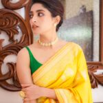 Ishaa Saha Instagram - ✨✨✨ . . . 🥻 : @style_by_madhab @bholisarees.usa 💄 : @kunal_makeup_artist 📸 : @ankit_roy_photography