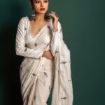 Ishaa Saha Instagram - Hoichoi night it was!! #hoichoiseason7 . . Saree : @threaded_madhab @style_by_madhab M & H : @kunal_makeup_artist Photography : @creativostudio