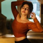 Iswarya Menon Instagram - DRIPPING in moonlight 🌚🤎 . 📷 @irst_photography Mua @noormakeup_mehndi @vgpgoldenbeachresort