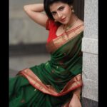 Iswarya Menon Instagram - இனிய தீபாவளி நல்வாழ்த்துக்கள்🪔 . దీపావలి శుభాకాంక్షలు 💥 . ദീപാവലി ആശംസകൾ . Wishing you all a happy happy Diwali 🪔💥♥️ . 📷 @camerasenthil @jeevithamakeupartistry @thepallushop @aaranyarentaljewellery @rrajeshananda