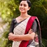 Janani Ashok Kumar Instagram - To the woman who changed my identity “Bharathi” #idhayam #forevergrateful - As artist we perform fictional characters creating a whole new personality within ourself & to be that person in sets is a whole new art. Over the years I’ve made a lot and mistakes and learned a few lessons & all through the journey I’ve zero regrets… it’s been a whole 3 months I started working for this project which still feels like a dream, {“𝐈 𝐦𝐞𝐚𝐧 𝐈’𝐦 𝐥𝐢𝐯𝐢𝐧𝐠 𝐦𝐲 𝐝𝐫𝐞𝐚𝐦”} Chennai, India