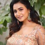 Janani Ashok Kumar Instagram - You can do it. ☑️☑️☑️ Even though sometimes you doubt yourself. Even though at times it can feel so overwhelming…! 🔸🔸🔸 Do not worry. Breathe. Trust yourself. 🔻🔻🔻 Know that you are capable & you are going to absolutely smash it..! - MUAH: @murugeshmakeup_hair Jewellery: @chennai_jazz Outfit: @visha_boutique_ Chennai, India