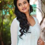 Janani Ashok Kumar Instagram - Why else are we here if not to live with unreasonable passion for things 🌸🩵💗 - 📸: @gk_.photography._ 👗: @aloraa_by_jd Make up : #yourstruly Hair: @_stylenart_ Jewellery: @fineshinejewels Chennai, India