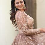 Janani Ashok Kumar Instagram - Life gets better when you expect less ✨💫💯 - MUAH: @murugeshmakeup_hair Jewellery: @chennai_jazz Outfit: @visha_boutique_ Chennai, India