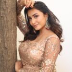 Janani Ashok Kumar Instagram - You can do it. ☑️☑️☑️ Even though sometimes you doubt yourself. Even though at times it can feel so overwhelming…! 🔸🔸🔸 Do not worry. Breathe. Trust yourself. 🔻🔻🔻 Know that you are capable & you are going to absolutely smash it..! - MUAH: @murugeshmakeup_hair Jewellery: @chennai_jazz Outfit: @visha_boutique_ Chennai, India