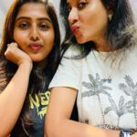 Janani Ashok Kumar Instagram - Memories for life 💯✨💫✈️ Banglore International Airport