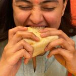 Janki Bodiwala Instagram - Vada and Missal Paaav 🤤😬 #hungergames