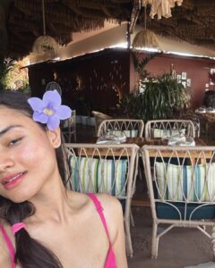 Janki Bodiwala Instagram - Summer vibes 🌸 #wannabetravelblogger