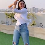 Janki Bodiwala Instagram - Groove on this hook step💃🏻 of Gujarat Gaint’s 💪🏻anthem …post a reel and win exciting prizes 🤩 #garjegagujarat #Adani #GujaratGiants #vivoprokabaddi #adanisportsline #kabaddi #challenge #reel #dance #yolo Managed by @fatctalents