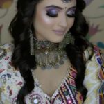 Janki Bodiwala Instagram - Let’s celebrate the victory of good over evil together. Happy Navratri #9daysofnavaratri by @forever52india Day 8 color PURPLE Makeup by : @ richa_dave @jasmine_beauty_care . . My favorites : Berry Breeze eyeshadow palette Glambo 3 in 1 blush contour and bronze Multichrome Liquid Eyeshadow OMGGGGGGG just love that glow Super Stay Liquid Lipstick — completely smudge proof and long lasting 🤩