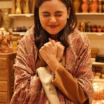 Janki Bodiwala Instagram - My love for winter !!!!!! Wearing pashmina in kevadiya . Campaign for @gujarattourism Content producer : @rangbyvarun Team: @deval1310 @varunbhai_pote @nisharmansuri @theartclump @mehupraja @datt_trivedi @viraajmistry @fatctalents @avanisoni18 . . @cmogujarat @vijayrupanibjp #GujaratTourism #Kevadia #statueofunity #roadtoremember #traveldiaries #travelgram #exploregujarat #Gujarat #Gujarati #instagujarat #gujaratdiaries #SoloTraveller #indiatourism #indiantravelgram #amazingindia #CMOGujarat #VijayRupani Statue Of Unity -Shri Sardaar Vallabhbhai Patel