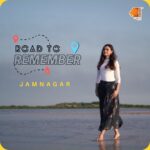 Janki Bodiwala Instagram - ઈ.સ. 1540માં કચ્છનાં જામ રાજવી પરિવારે હાલાર પ્રદેશમાં 'નવાનગર'ની સ્થાપના કરી, તે આજનું જામનગર! ઐતિહાસિક મહાલયો અને વિશાળ તળાવથી શોભતું, મંદિરો અને સંસ્કૃત પાઠશાળાઓનાં કારણે 'છોટા કાશી'થી ઓળખાતું, અનેક રંગો, કળા અને કપડાની વિશેષતાથી સૌને પસંદ એવી બાંધણીથી જાણીતું તેમજ મ્યુઝિયમ્સ, સુઆયોજિત મકાનો, સુઘડ રાજમાર્ગોનાં કારણે 'સૌરાષ્ટ્રનાં પેરિસ' તરીકે જાણીતું જામનગર છે મારાં સોલો ટ્રાવેલની પસંદગી! વિડીયો જોઈને commentમાં કહેજો તમને જામનગર કેવું લાગ્યું? મને તો આ "જાજરમાન જામનગર" લાગ્યું! Campaign by @gujarattourism #Gujarat #Jamnagar #Bandhni #LakhotaLake #JamSahib #Balachhadi #BalaHanumanTemple #PrincelyState #Kathiyawad #Saurashtra #Aayurved #Cricket #Jamnagri #Weekend #Dam #RoadToRemember Team @rangbyvarun @deval1310 @nisharmansuri @theartclump @mehupraja @aaditya_trivedi95 @hitesh_paunikar @ivenkat10 @himanshu.sanghavi_official @fatctalents