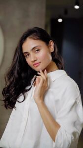 Janki Bodiwala Instagram - A perfect go-to solution whenever my hair needs a pick-me-up! Recently, I got to experience the Fusio-Dose treatment by @kerastase_official from @zionsalons. I love how my hair feels after the treatment. My hair was frizzy and dull due to constant shoots, with this in-salon treatment my hair instantly feels frizz-free and nourished. 

There are various personalised combinations to choose from, based on your hair concerns. So rest assured your hair is taken care of in every way possible.

If you are someone who loves that instant hair transformation just like me. Book your appointments now at your nearest @zionsalons and get your Fusio-Dose treatment done🤍

#AD @kerastase_official @Kcommunityin #KerastaseIndia #zionsalons #fusiodose

Shot by @shutter_eye_pictures 
Managed by @fatctalents
Hair stylist - @gondaliyamaulik